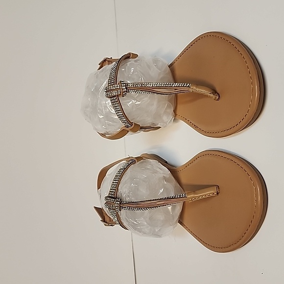 Madden girl Tan Embellished Knott T- strap sandals Size 8.5 NWOT - Picture 2 of 10